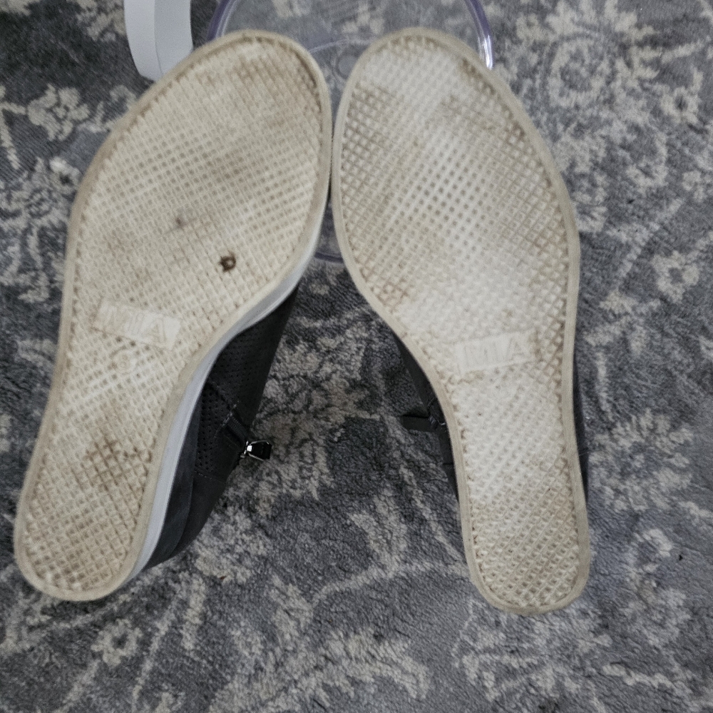 Shoes - Picture 5 of 5
